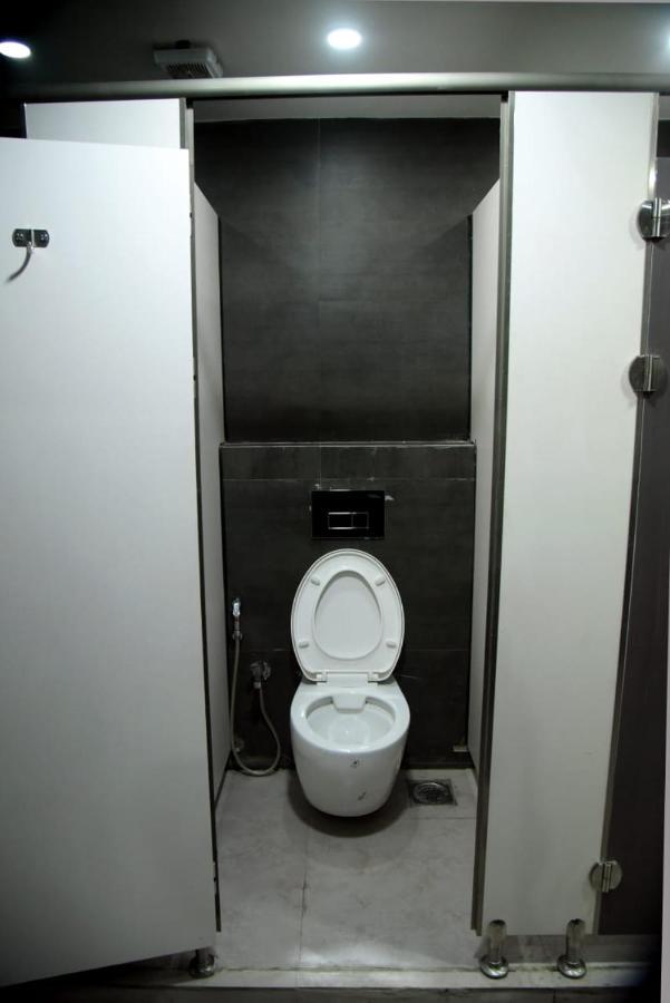 Charyana Hotel Ac Dormitory Ahmedabad Exterior photo