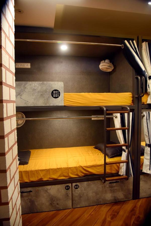 Charyana Hotel Ac Dormitory Ahmedabad Exterior photo